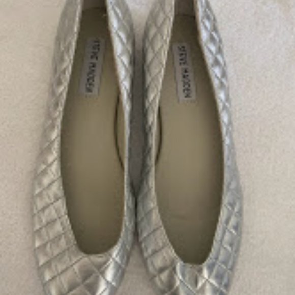 Steve Madden The Hot Silver Quilted Leather Flats - Picture 3 of 4